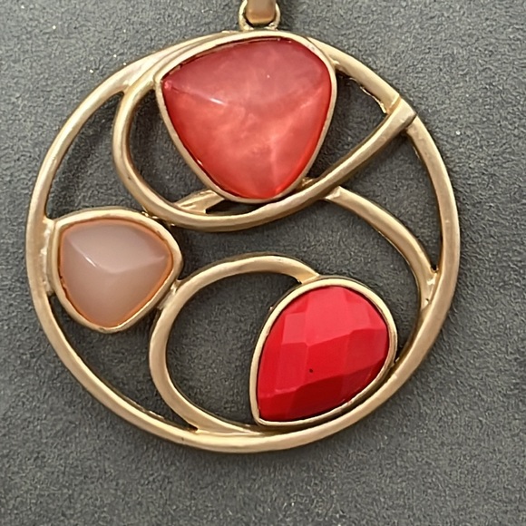 Gold Tone Necklace - Picture 2 of 5